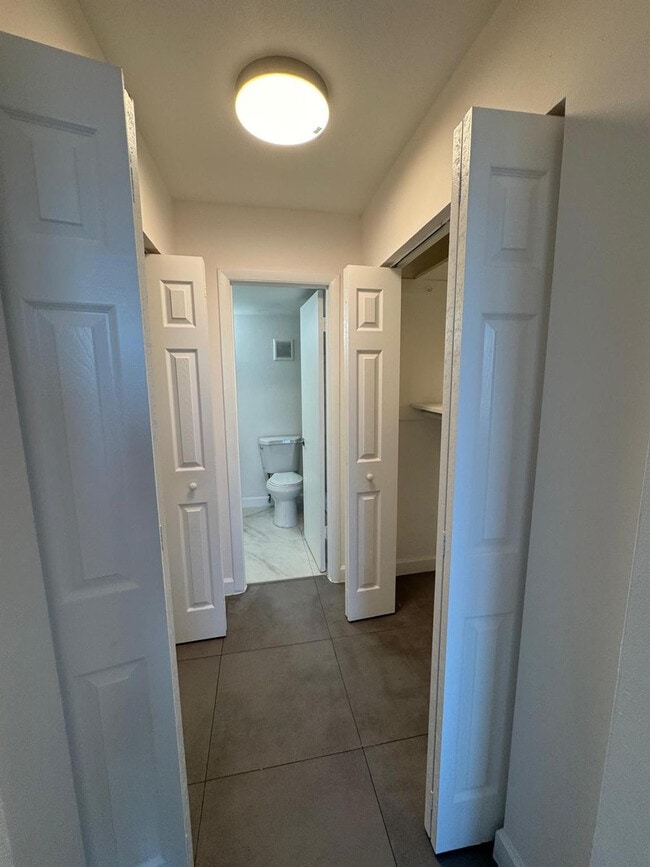 Building Photo - 13390 NE 7th Ave