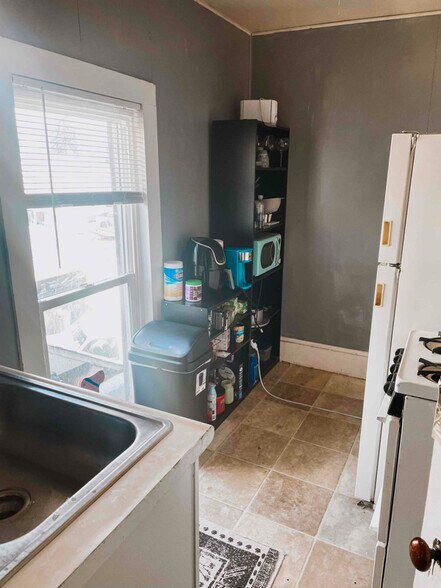 Building Photo - 104 E Boston Ave