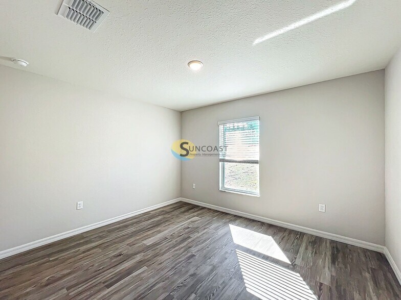 Building Photo - 6140 E Calico Ln