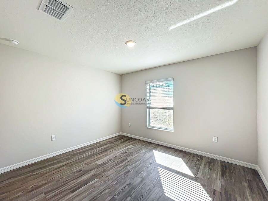 Building Photo - 6140 E Calico Ln