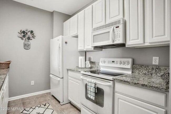 Building Photo - 3 bedroom in Jacksonville FL 32256