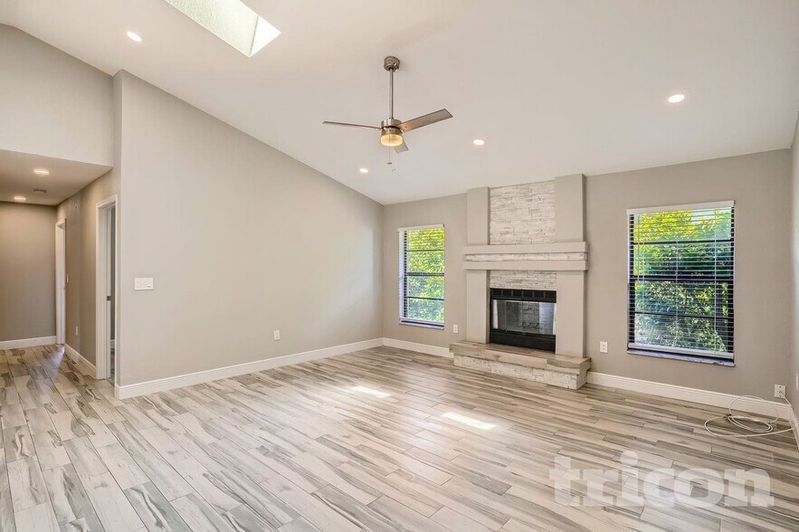 Building Photo - 598 Waterford Cir W