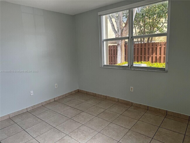 Building Photo - 1480 NE 33rd Ave