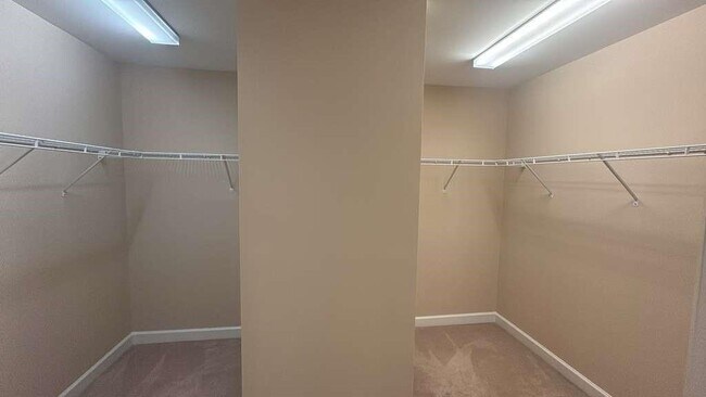 Building Photo - 4430 Sanderling St