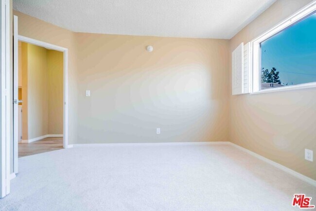 Building Photo - 11871 Idaho Ave