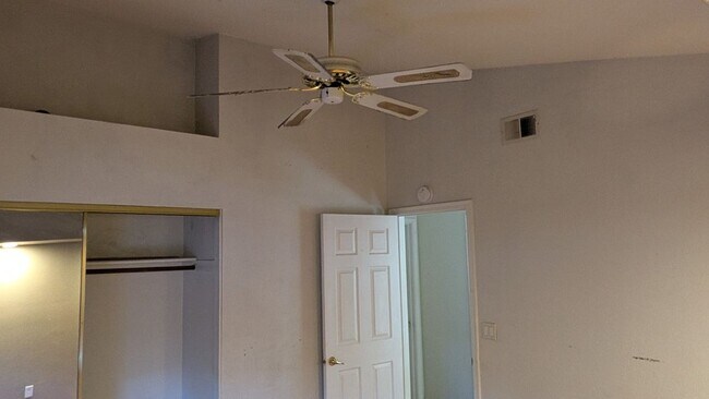 Building Photo - 321 Falcon Ct