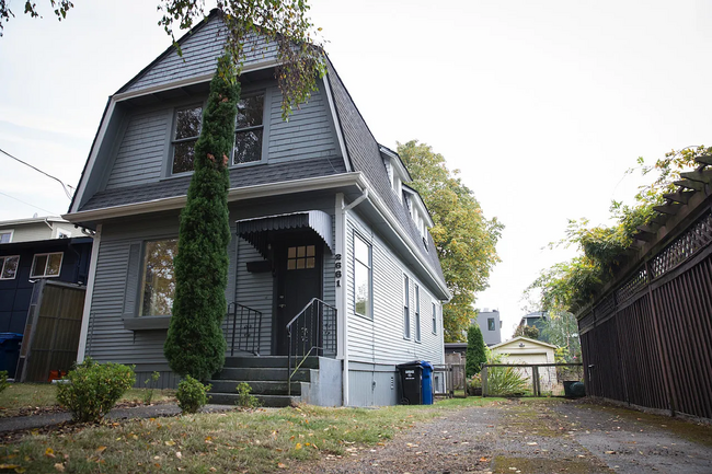 Building Photo - North Queen Anne 3 BR / 1 BA House