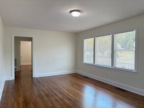 Building Photo - 308 Chapel Hill Rd