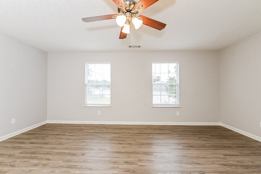 Building Photo - 1618 Thornwick Trace