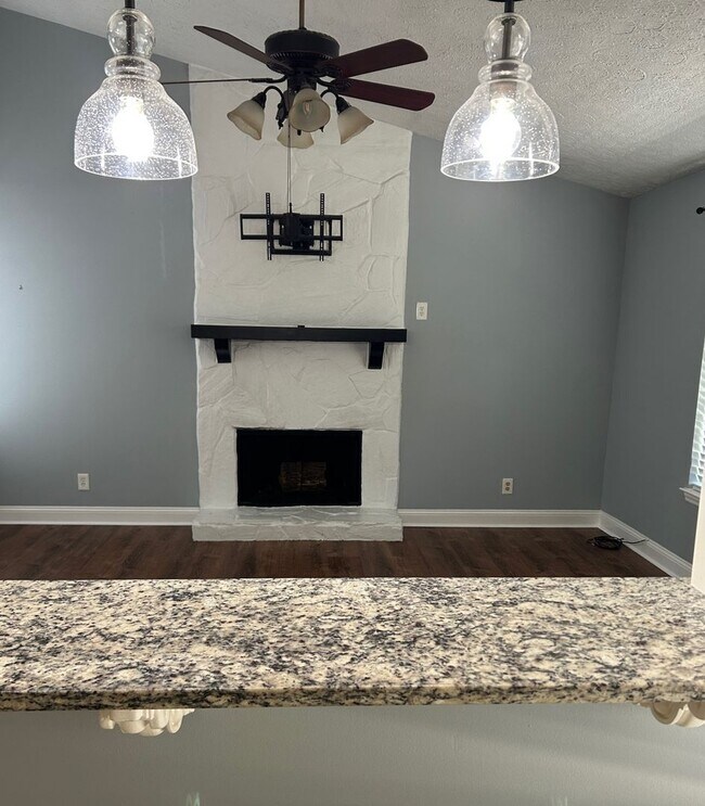 Building Photo - Forest Ridge off Middleground Road