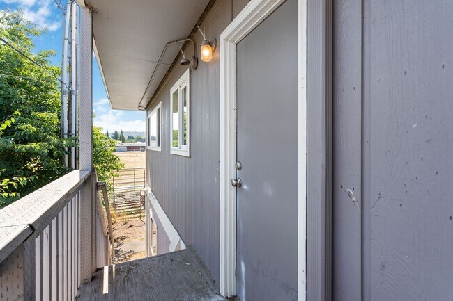 Building Photo - 1Br/1Ba Available