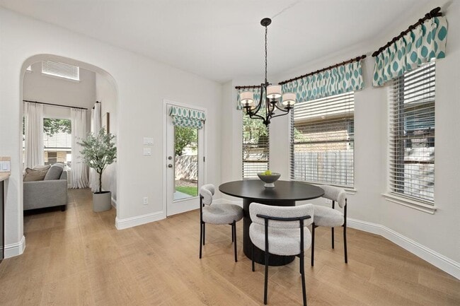 Building Photo - 8620 Alophia Dr