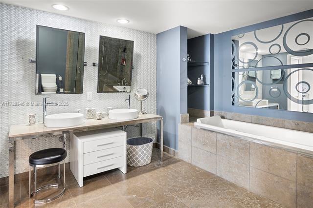 Building Photo - 495 Brickell Ave