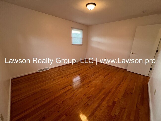 Building Photo - Very Nice Updated Ranch in Salem (Glenvar ...