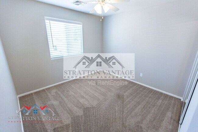 Building Photo - 10013 E Impala Ave