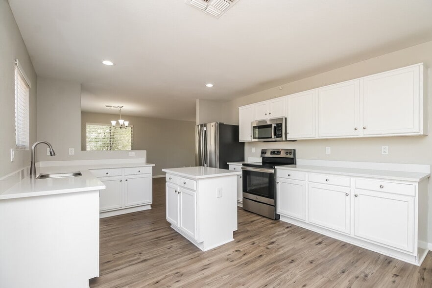 Building Photo - 1198 E Dust Devil Dr