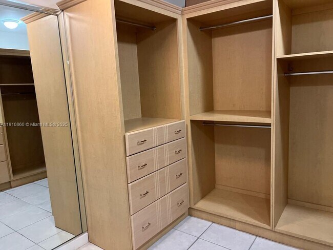 Building Photo - 5161 Collins Ave