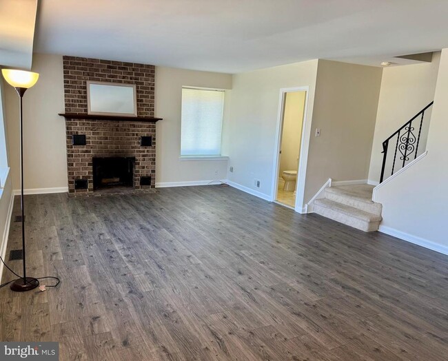 Building Photo - 22 Fitzwatertown Rd