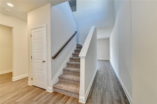 Building Photo - 212 Station Overlook Dr