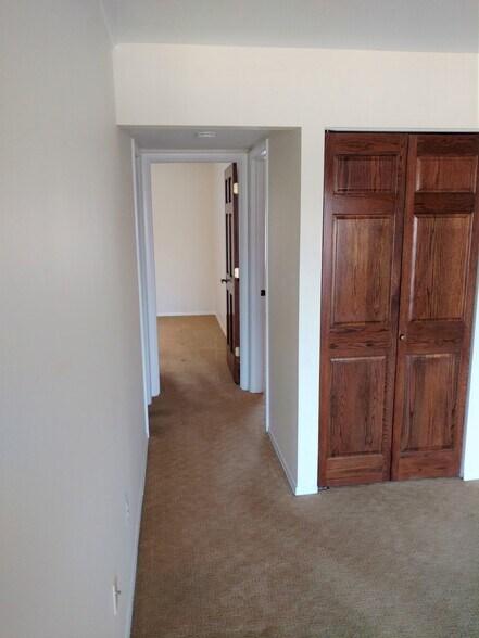 Building Photo - 2029 Sanlin Dr