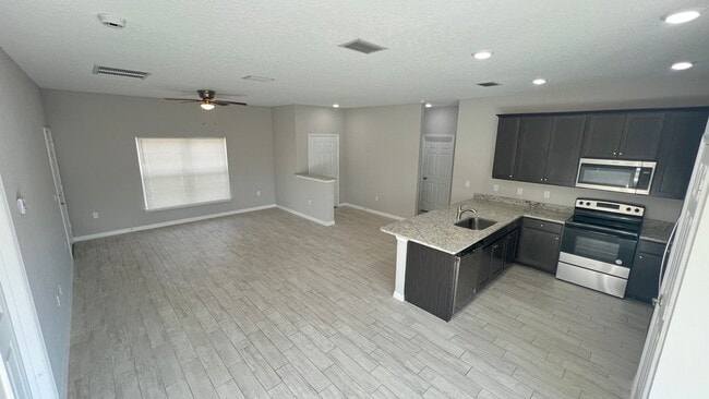 Building Photo - Stunning 3 Bedroom, 2 Bath Home in Palm Bay!