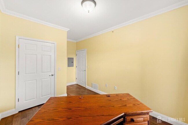 Building Photo - 540 Cranbury Rd