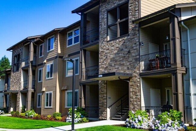 Building Photo - 1 bedroom Townhome with attached garage