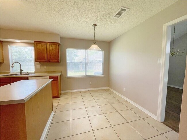 Building Photo - 109 Silverwood Dr