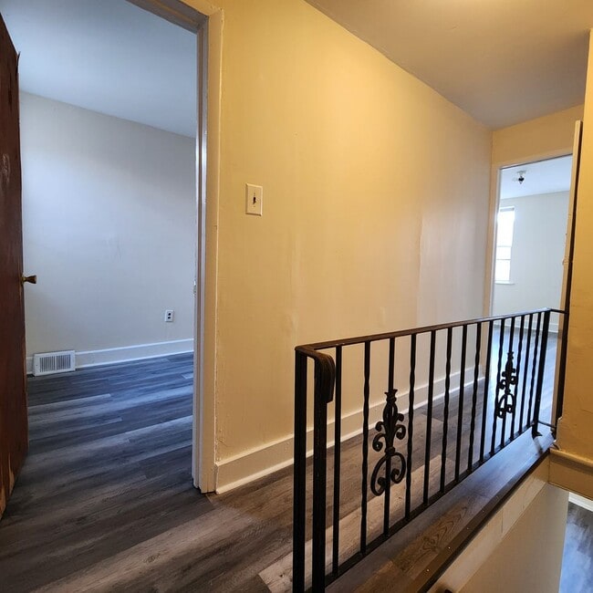 Building Photo - 2450 N Fairhill St