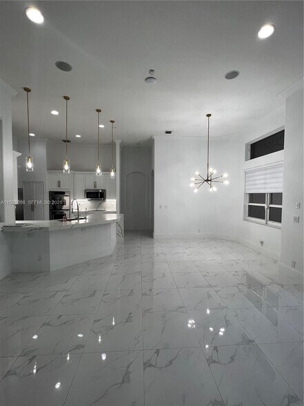 Building Photo - 6013 NW 56th Dr