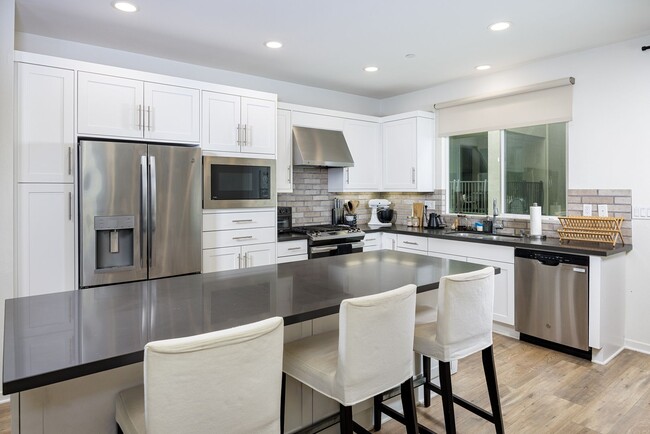 Building Photo - Lighthouse Community 4 Bedroom Home - Ocea...
