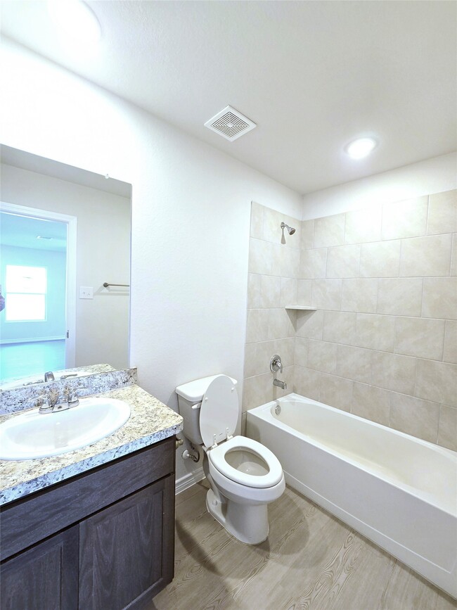 Building Photo - 1204 Daniel St