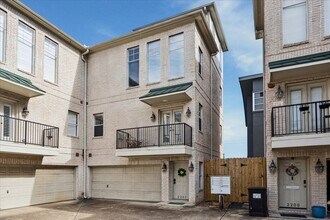 Building Photo - 2207 Austin St