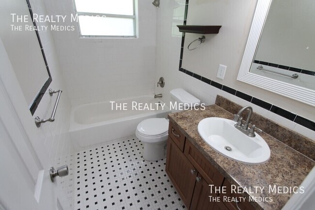 Building Photo - 1159 Fountainhead Dr