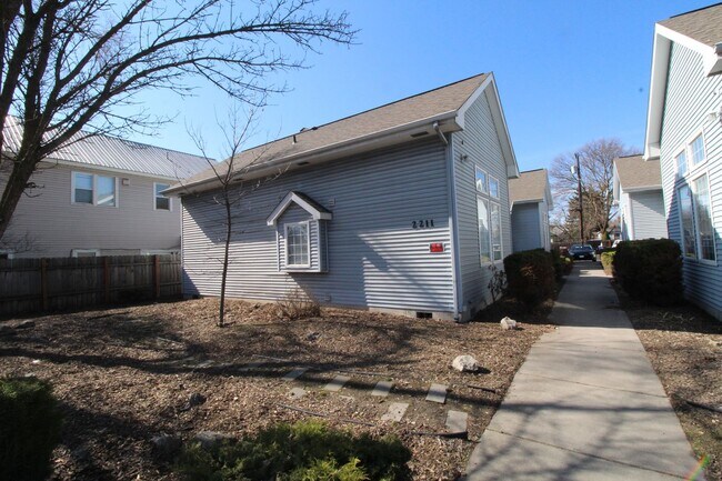 Building Photo - 2217 N Hamilton St