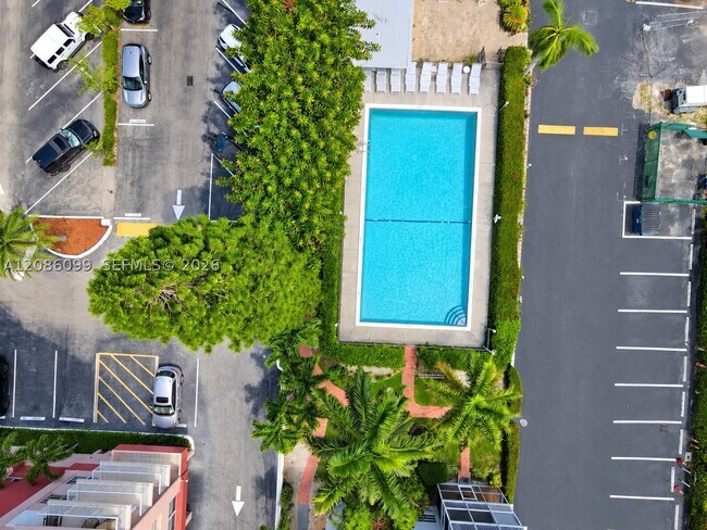 Building Photo - 3161 S Ocean Dr