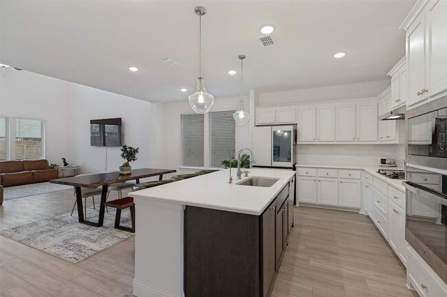 Building Photo - 3508 Sunflower St