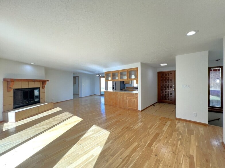 Building Photo - 2909 N Hillway Dr