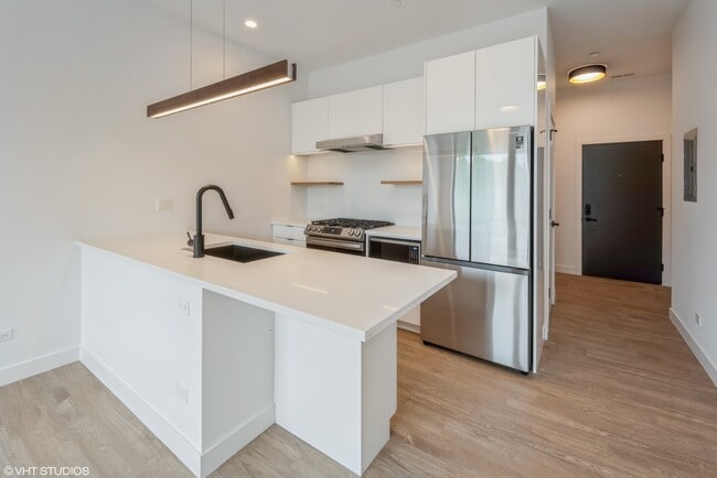 Building Photo - 4806 N Magnolia Ave