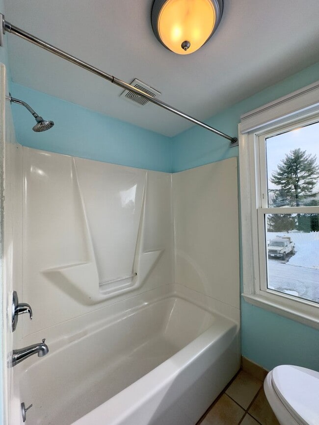 Building Photo - Charming 3Bed/1.5Bath Townhouse in Carney