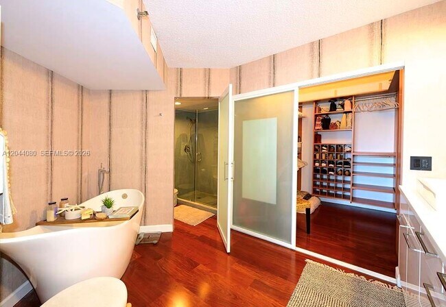 Building Photo - 3600 Mystic Pointe Dr
