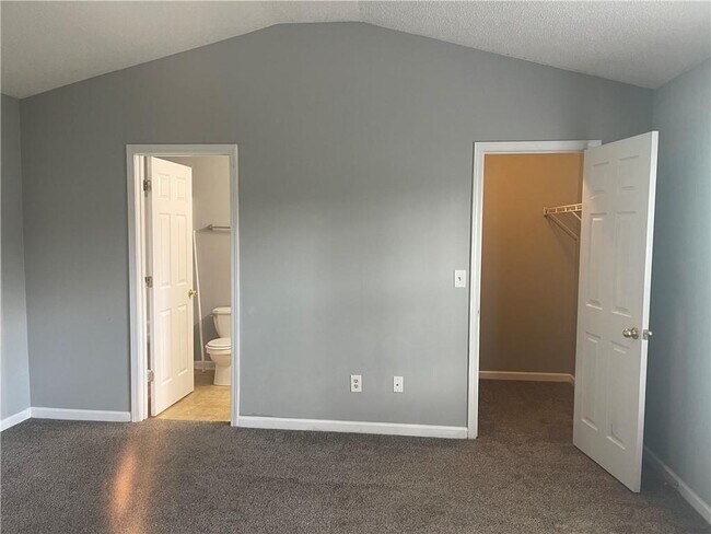 Building Photo - 5322 Creekview Ln