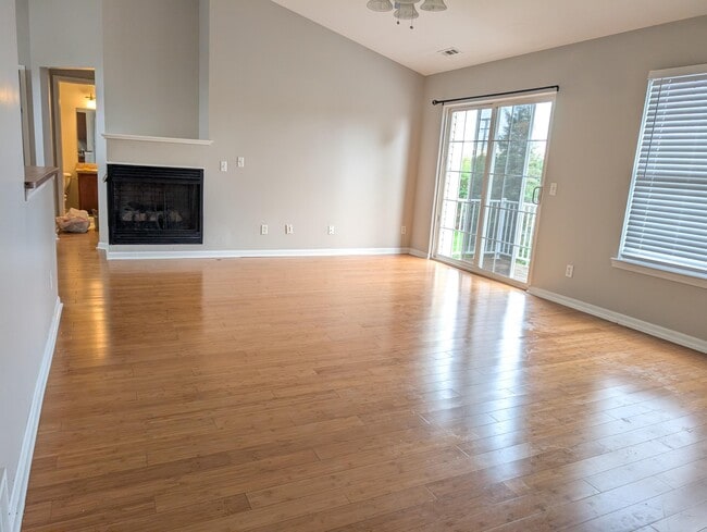 Building Photo - 43120 Pendleton Cir