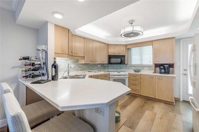 Building Photo - 1500 Park Beach Cir