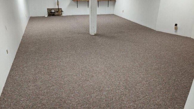 Building Photo - 904 Vine St