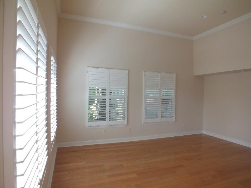 Building Photo - 616 2nd St N