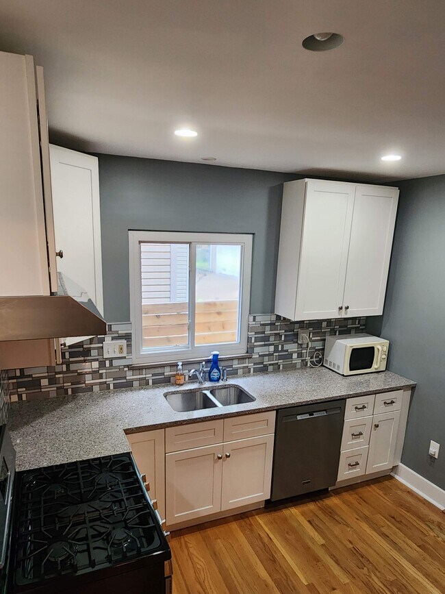 Kitchen - 1037 Duffield St