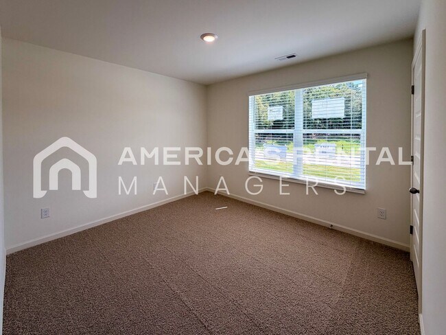 Building Photo - 305 Pne Rdg Dr