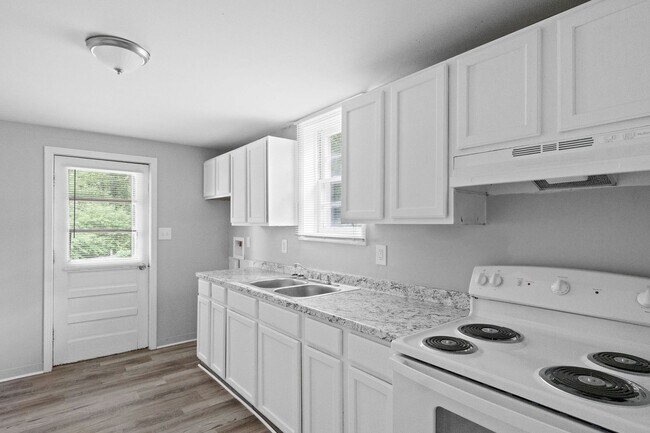 Building Photo - 427 Circle Dr