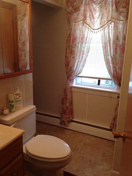 Building Photo - 152 Union St